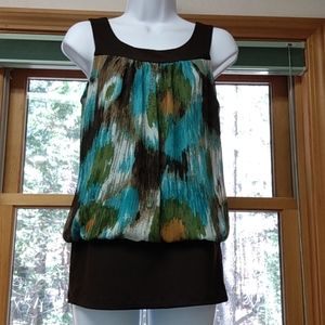 BCX medium multicolored sleeveless top, brown scoop neck, deep brown hem. Pretty